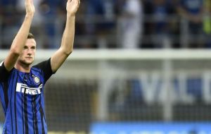 Không có chuyện Inter chấp nhận bán Skriniar cho Barcelona Không có chuyện Inter chấp nhận bán Skriniar cho Barcelona